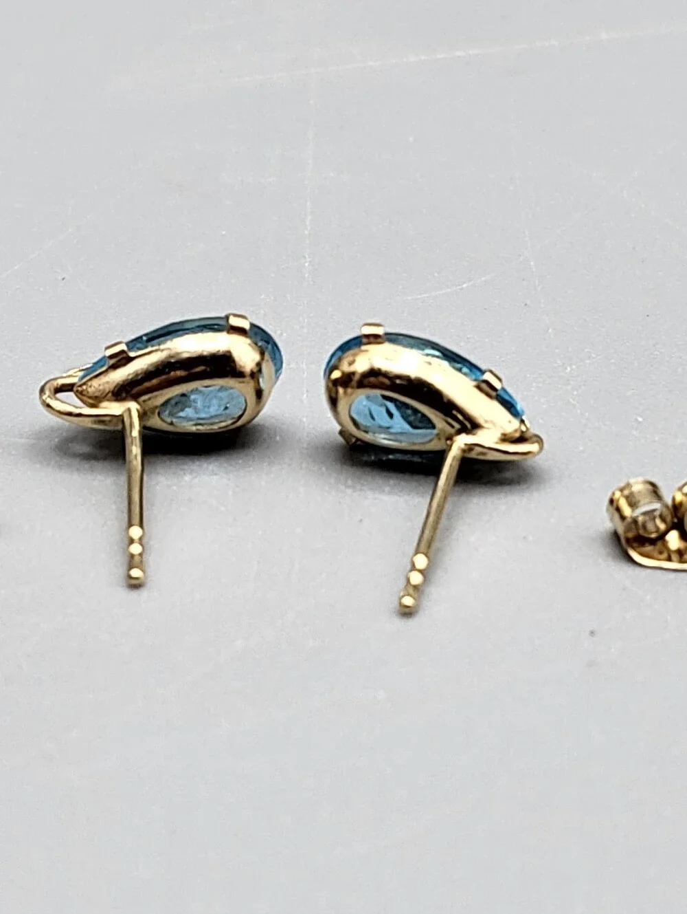 14k Gold Topaz Teardrop/ Pear w Leaf Stud Estate Mid-Century Vintage Swiss Blue